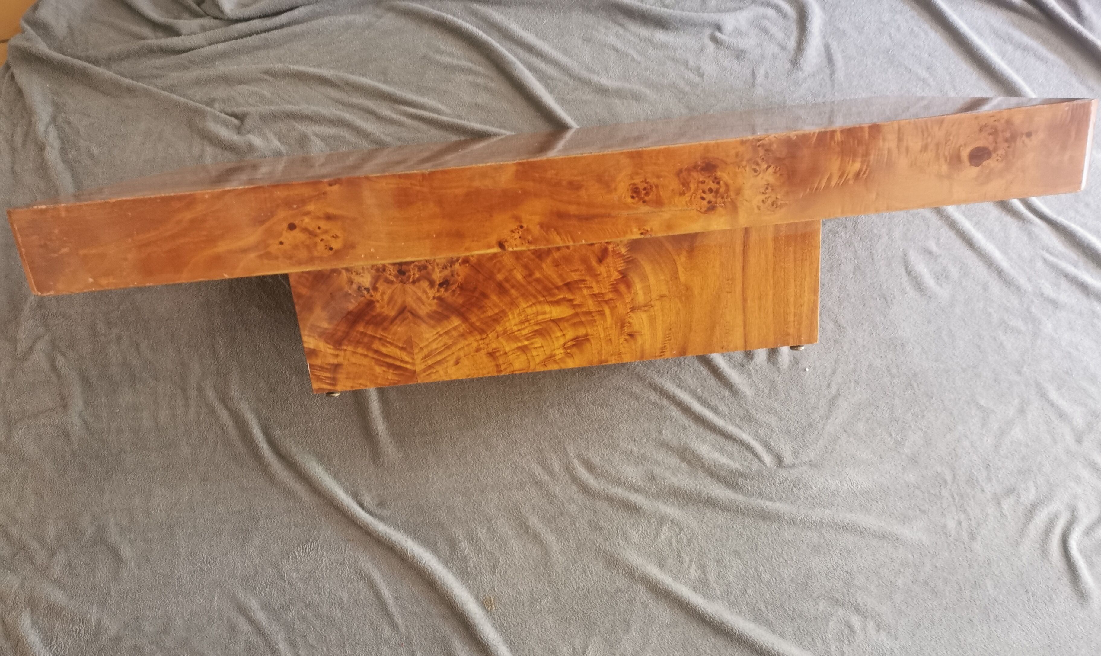 Table basse en loupe d'orme