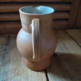Pitcher carafe in sandstone of berry