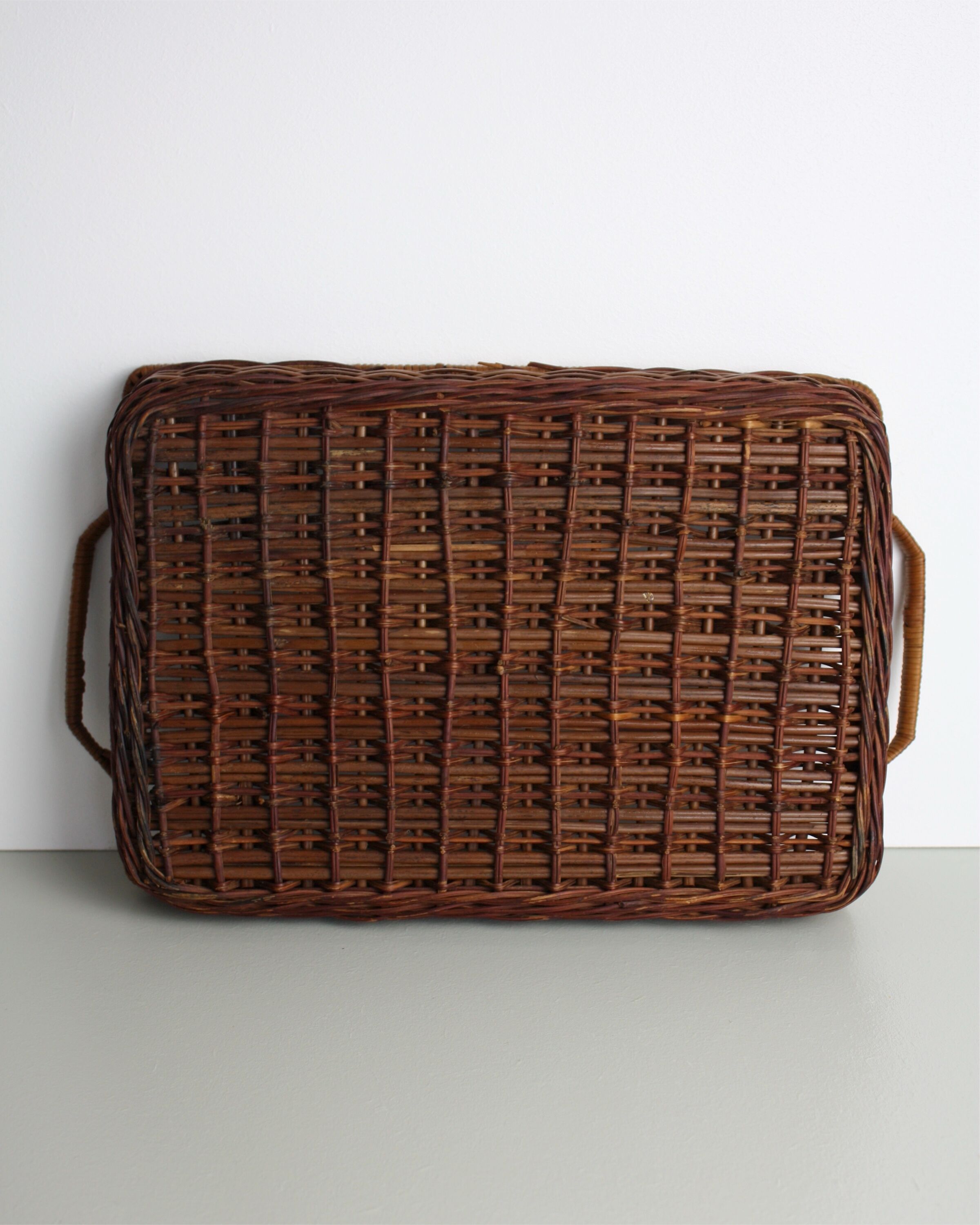Wicker tray
