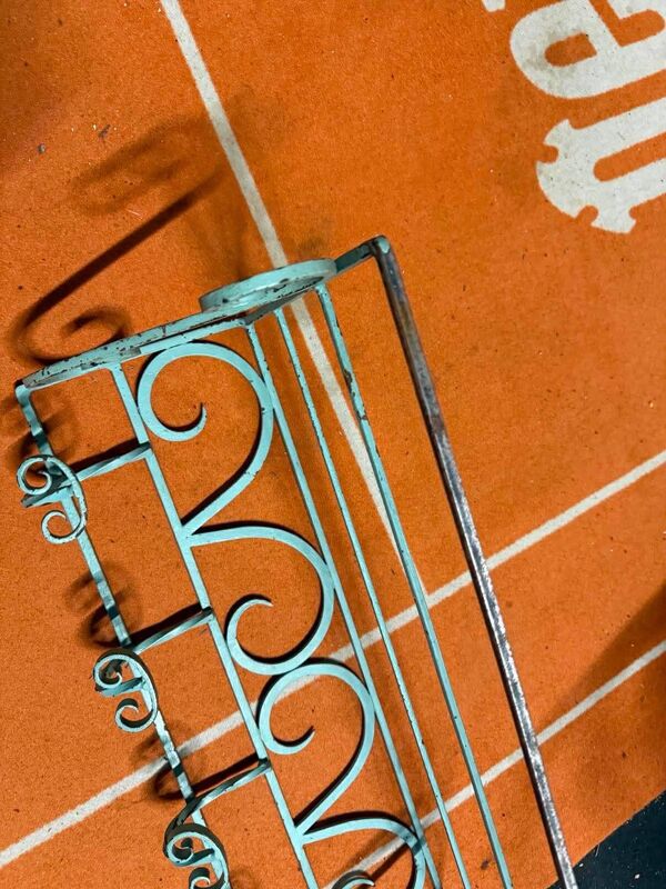 Etagère porte-manteaux / porte-chapeaux murale en fer forgé vintage