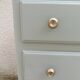 Commode vintage peinte en vert de gris