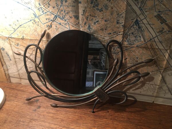 Miroir rond entouré de plantes en métal style art déco