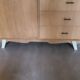 Armoire asymétrique pieds moustache