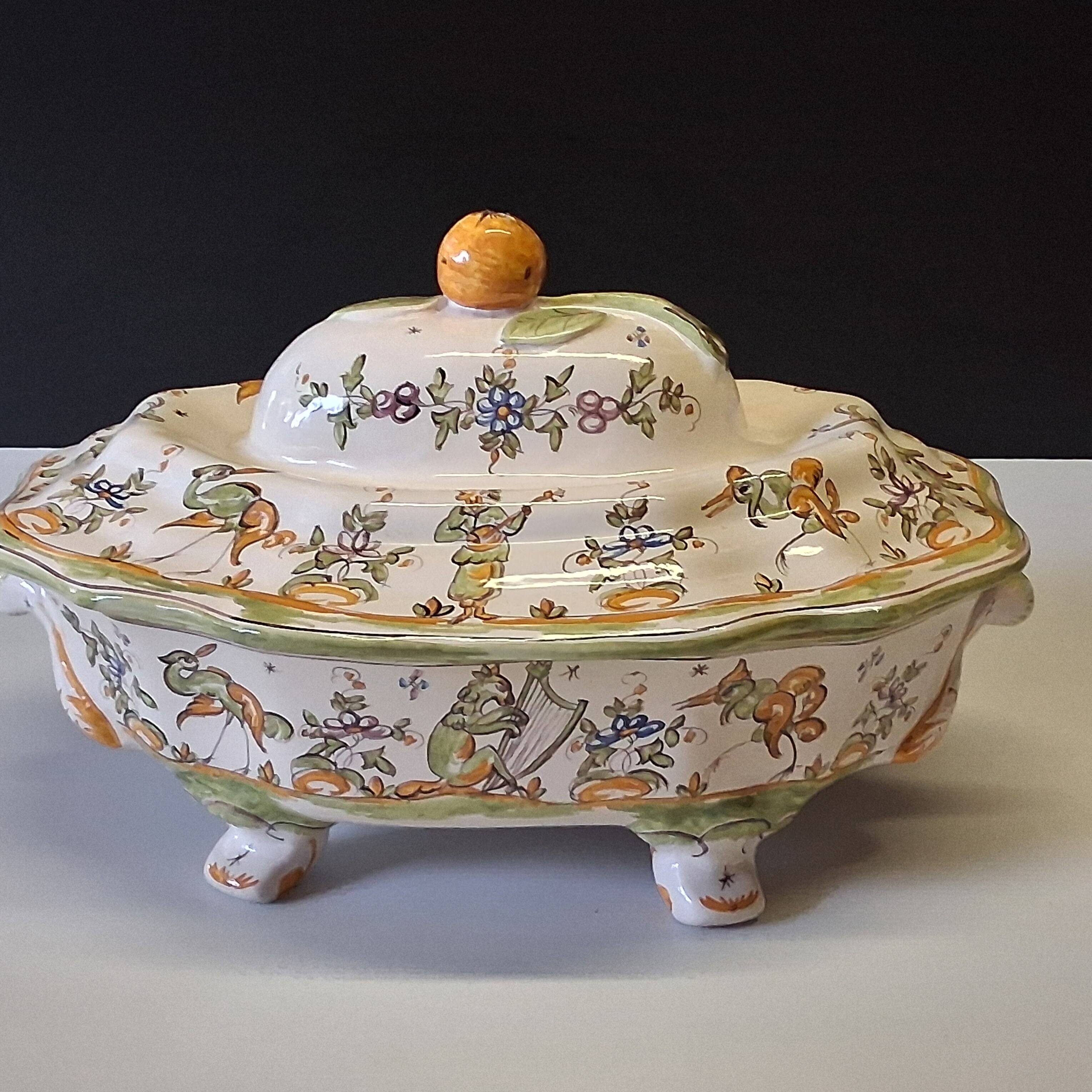 Superb vegetable dish/soup tureen in ceramic and its serving platter in very good condition.