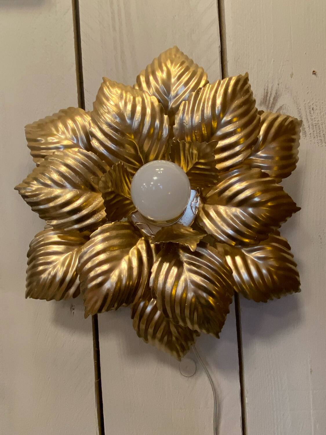 Golden flower wall light