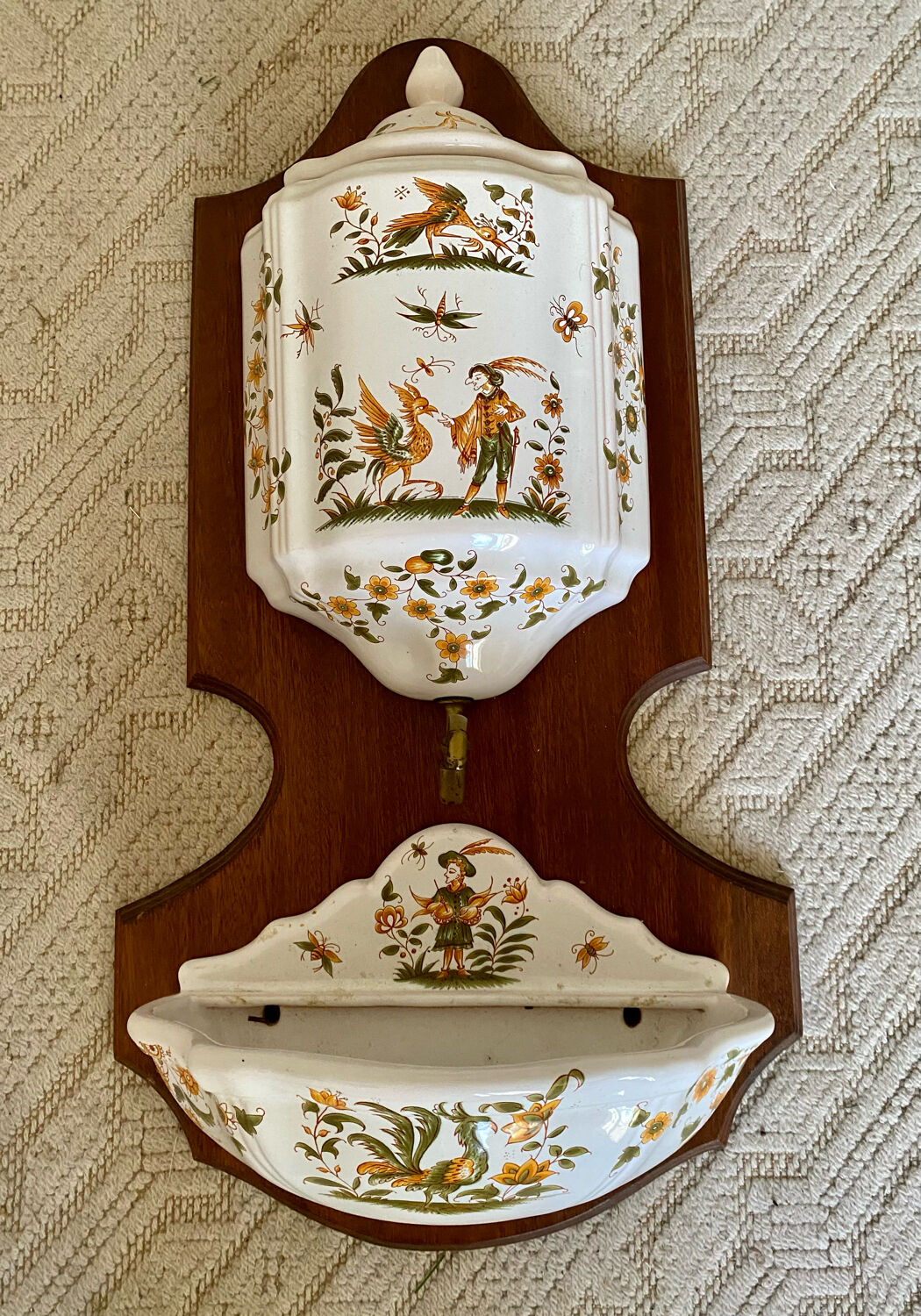 Earthenware wall fountain from Moustiers