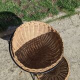 Former metal rattling tripod sewing table