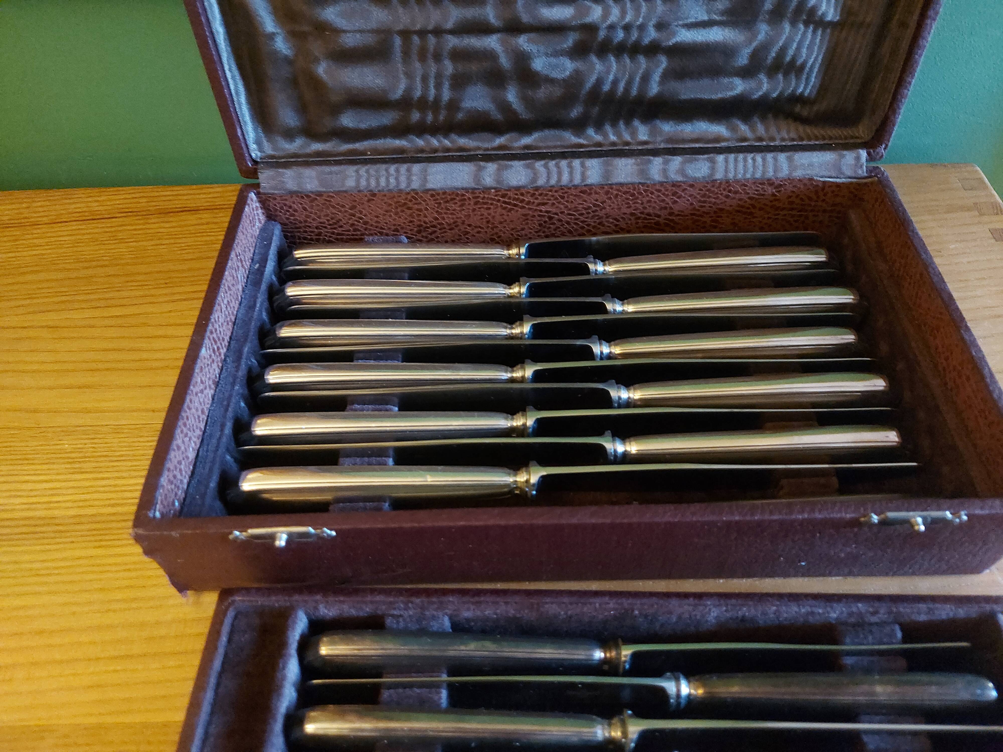 Box 24 silver metal knives, Ravinet Denfert