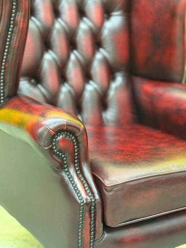Fauteuil chesterfield en cuir bourgogne avec accoudoirs (Le prix est pour un)