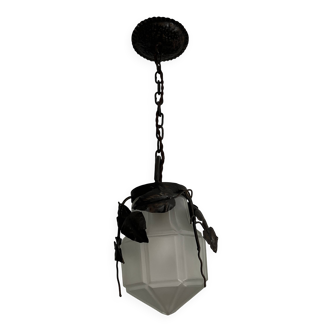 Suspension ancienne  en verre et fer forgé décor lierre Art Deco lustre globe