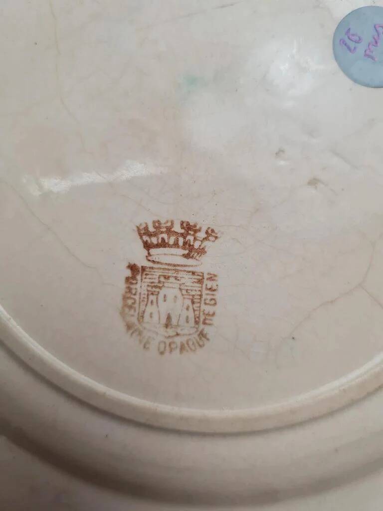 Old Gien plate with purple floral decoration, ironstone, country style.