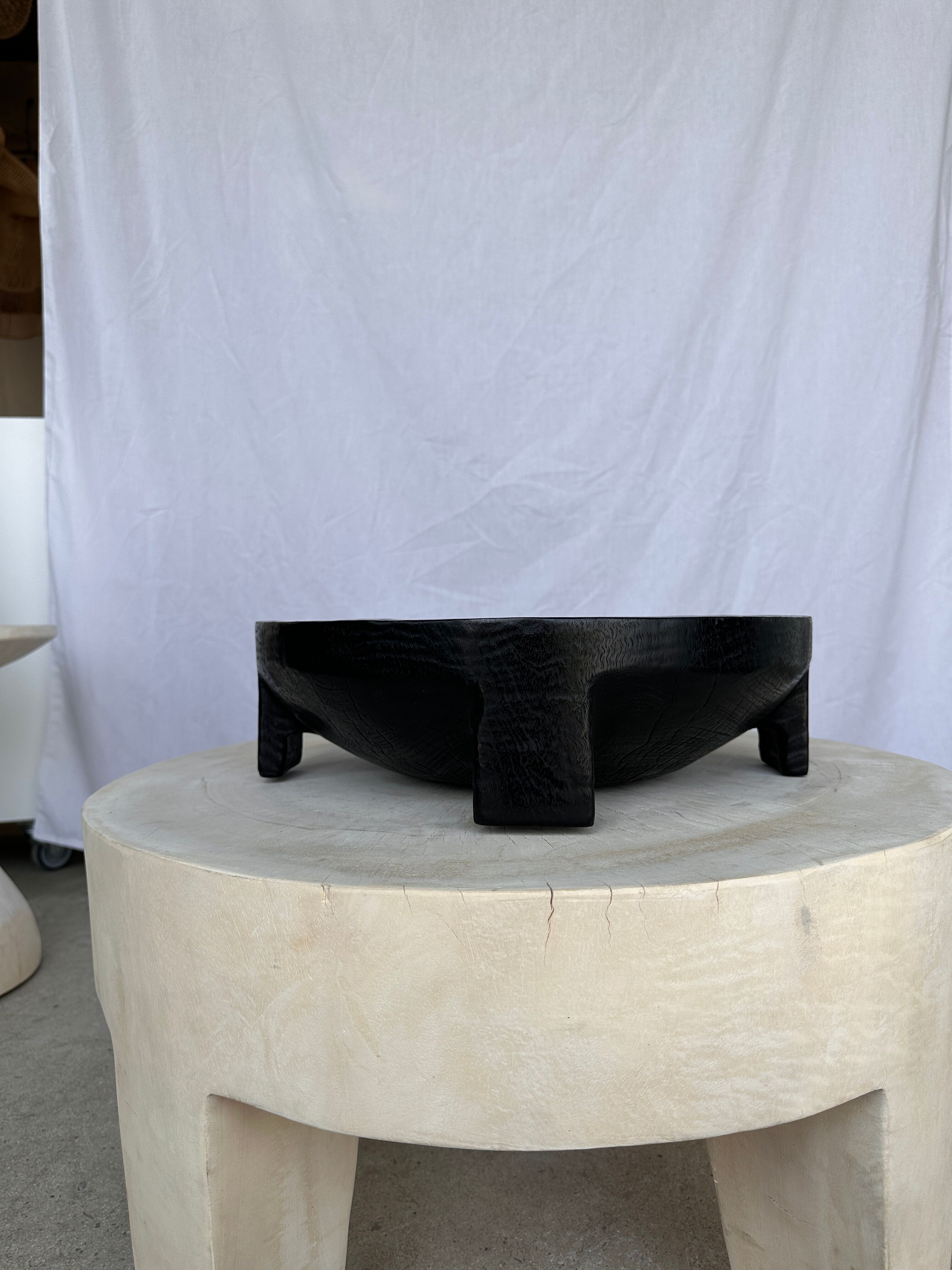 Cut in monoxyl mango wood