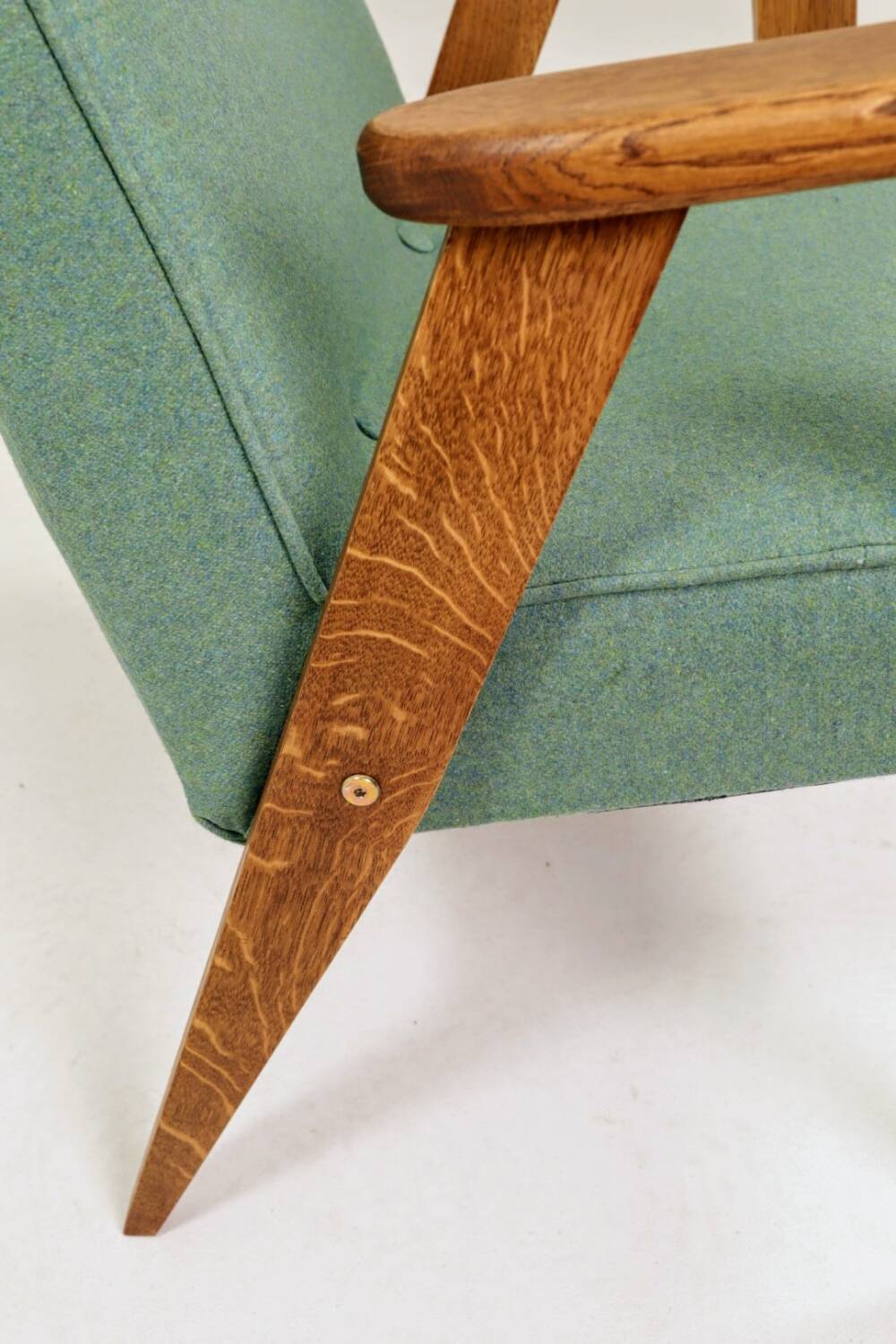 Fauteuil vintage en laine verte et bois de chêne