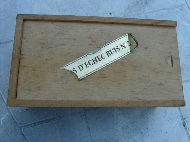 Vintage Staunton chess set in solid boxwood – Size 2 in its box.