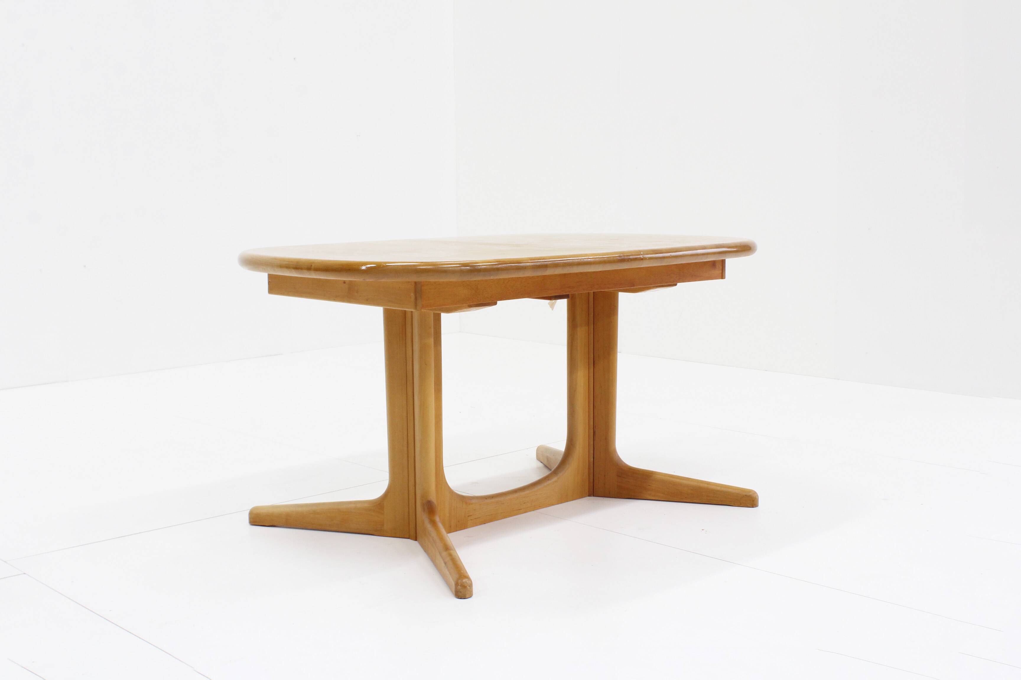 Table à manger ovale extensible vintage danoise en bois massif