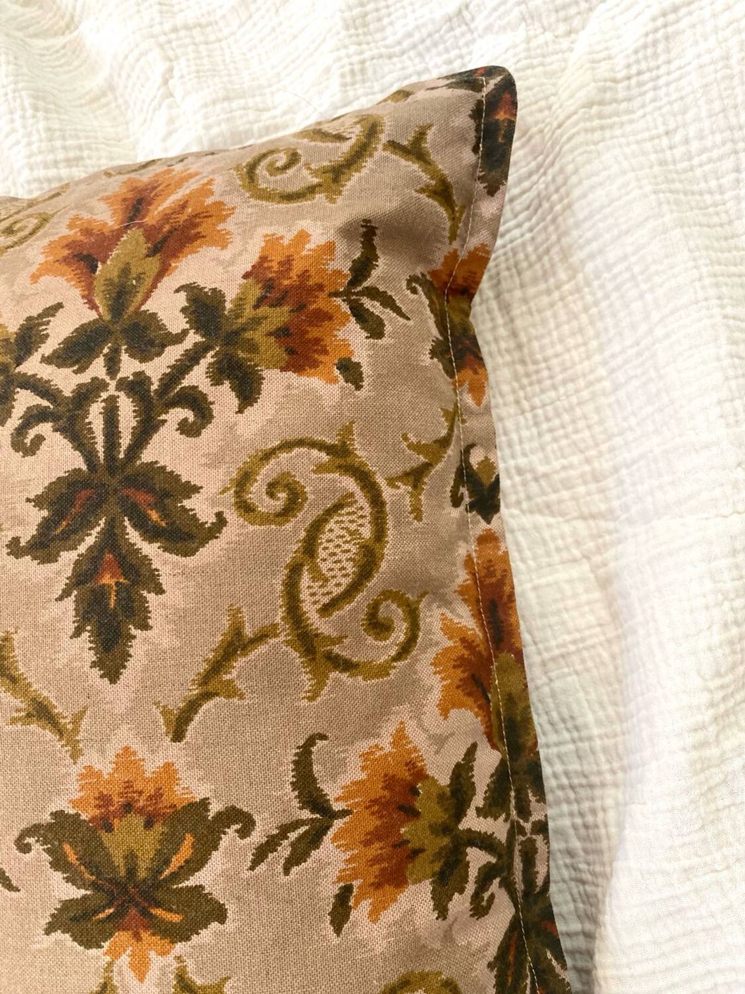 Duo of jacquard cushions 70