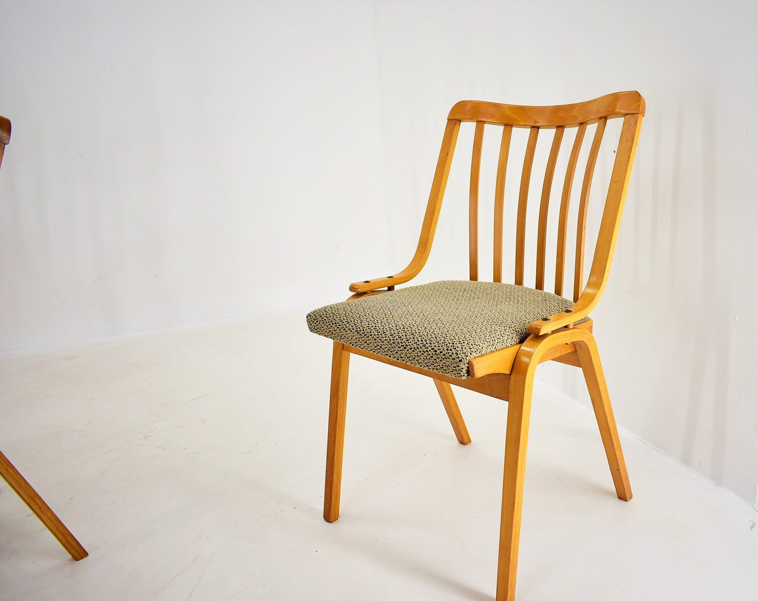 Ensemble de 4 chaises de salle à manger conçu par Antonín Šuman, années 1960