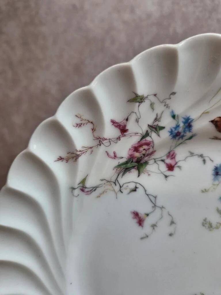 Assiette ancienne Haviland & Co Vermont Frères – porcelaine polychrome oiseaux fleurs