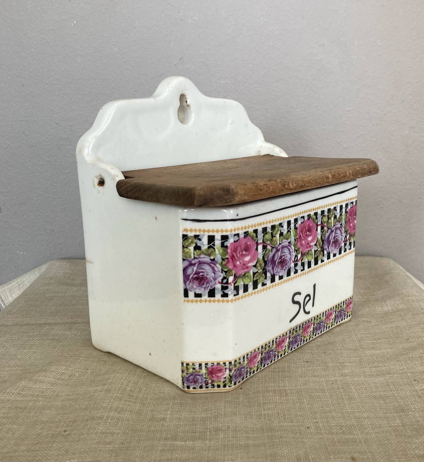 Earthenware salt cellar with rose decoration, made in Czechoslovakia, early 20th century