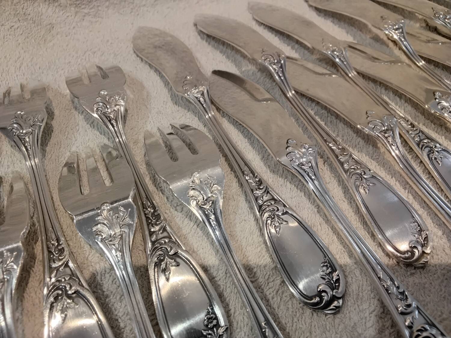 12 fish cutlery pieces, 24 pieces, silver-plated metal, Ercuis Fontenoy silversmith
