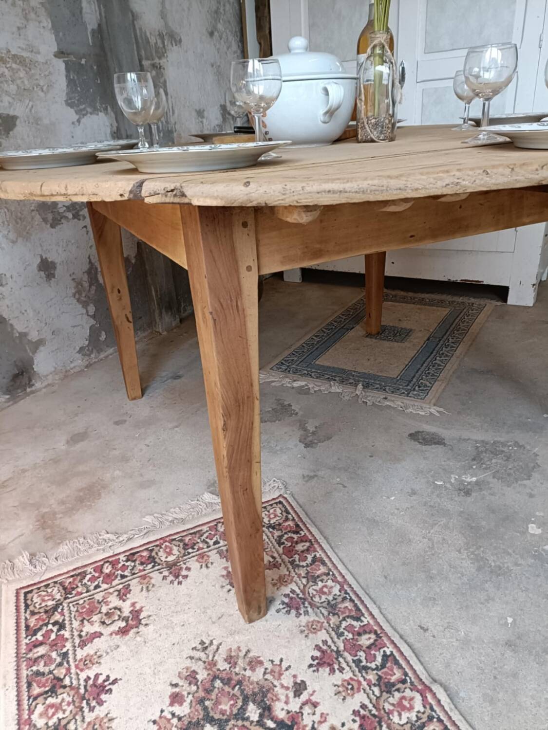 Round farmhouse table