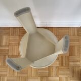Tabouret blanc tripodes gedy, design by olaf von bohr