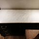 Commode 3 tiroirs Louis XVI dessus marbre blanc