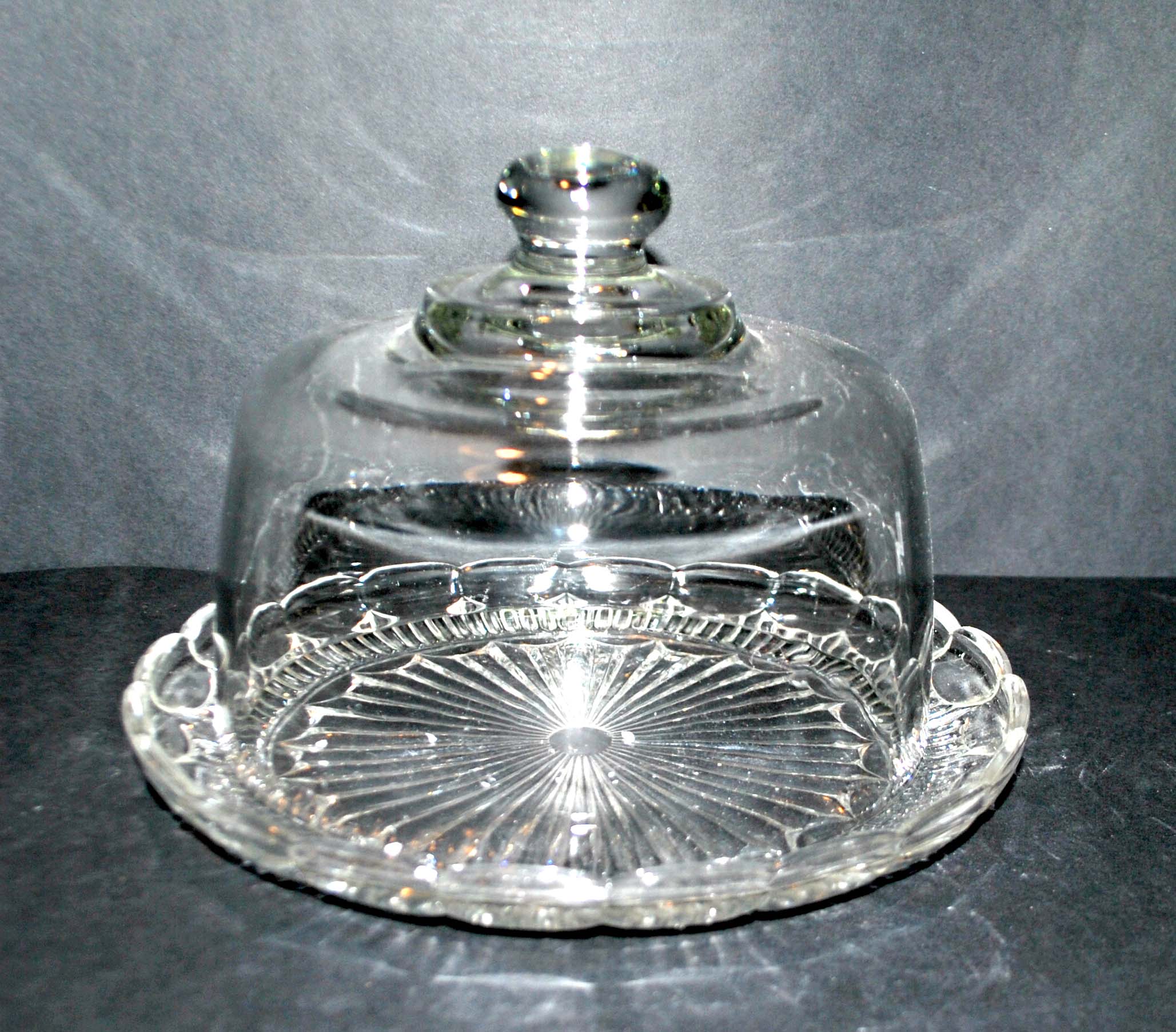 Vintage molded glass cheese bell and presentation plate 16cm