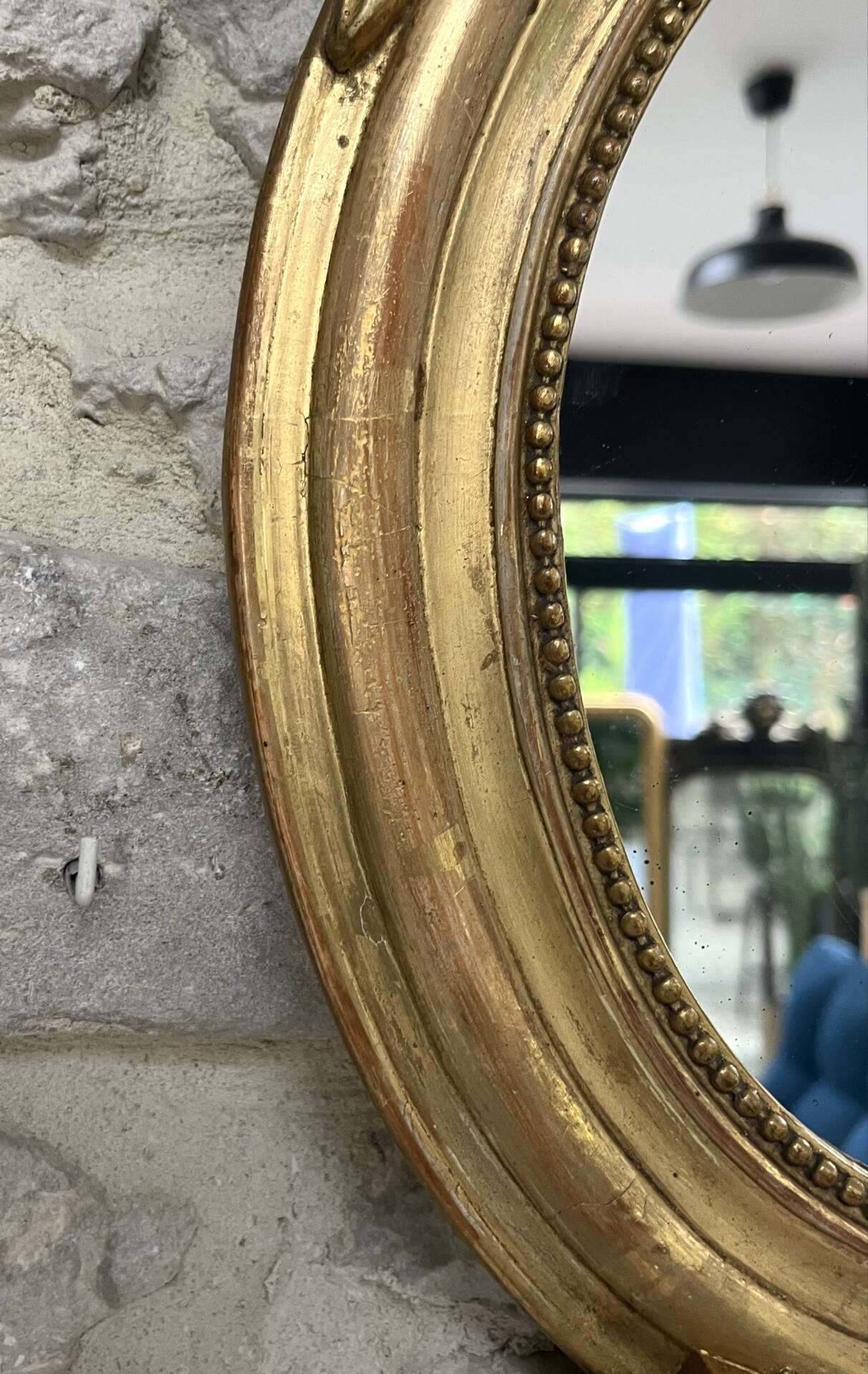 Miroir ovale à frontons Louis XVI et perlé 49,5/31cm feuille d’or 