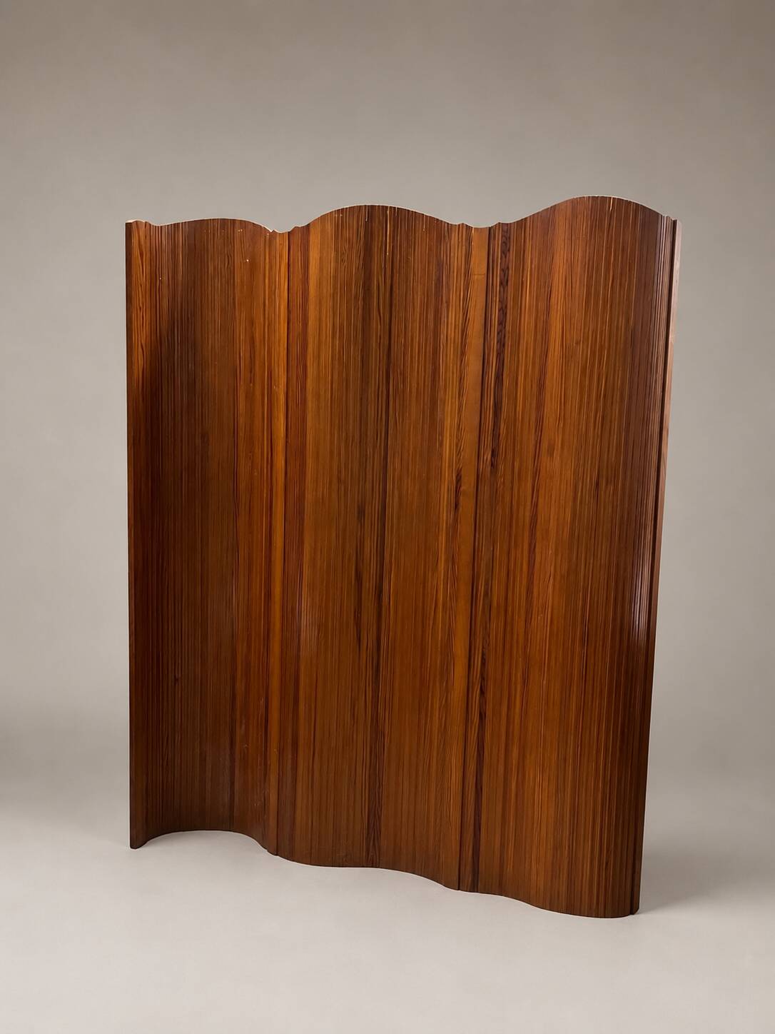 Wavy wooden screen, 1970s design