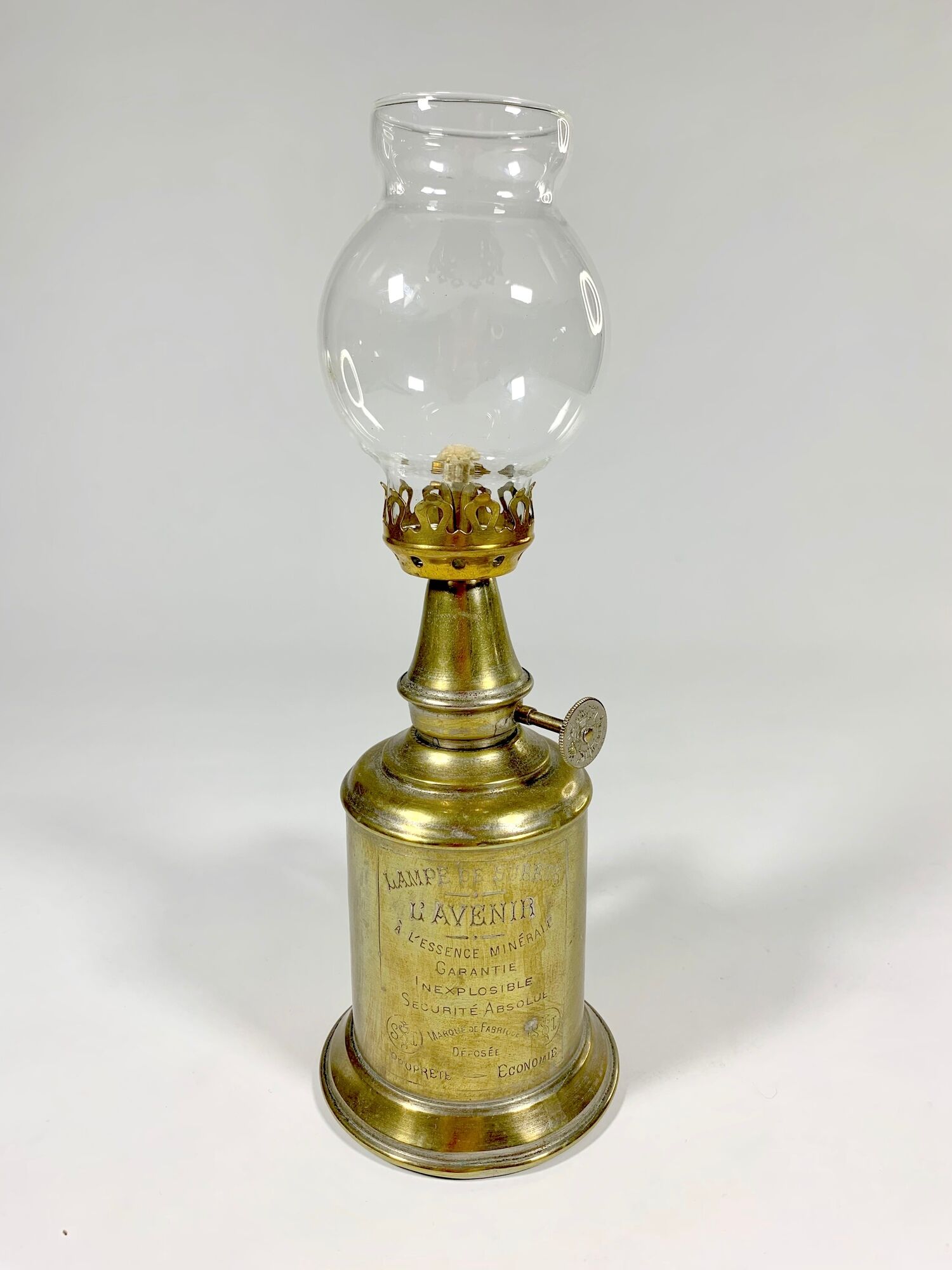 Pigeon L'Avenir style gasoline lamp in brass fully restored