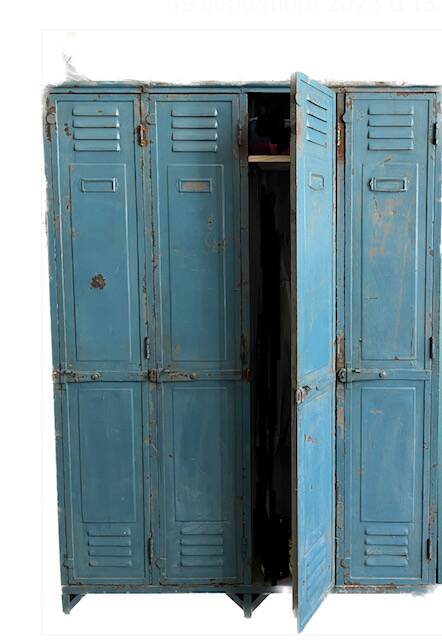 4-door industrial locker room