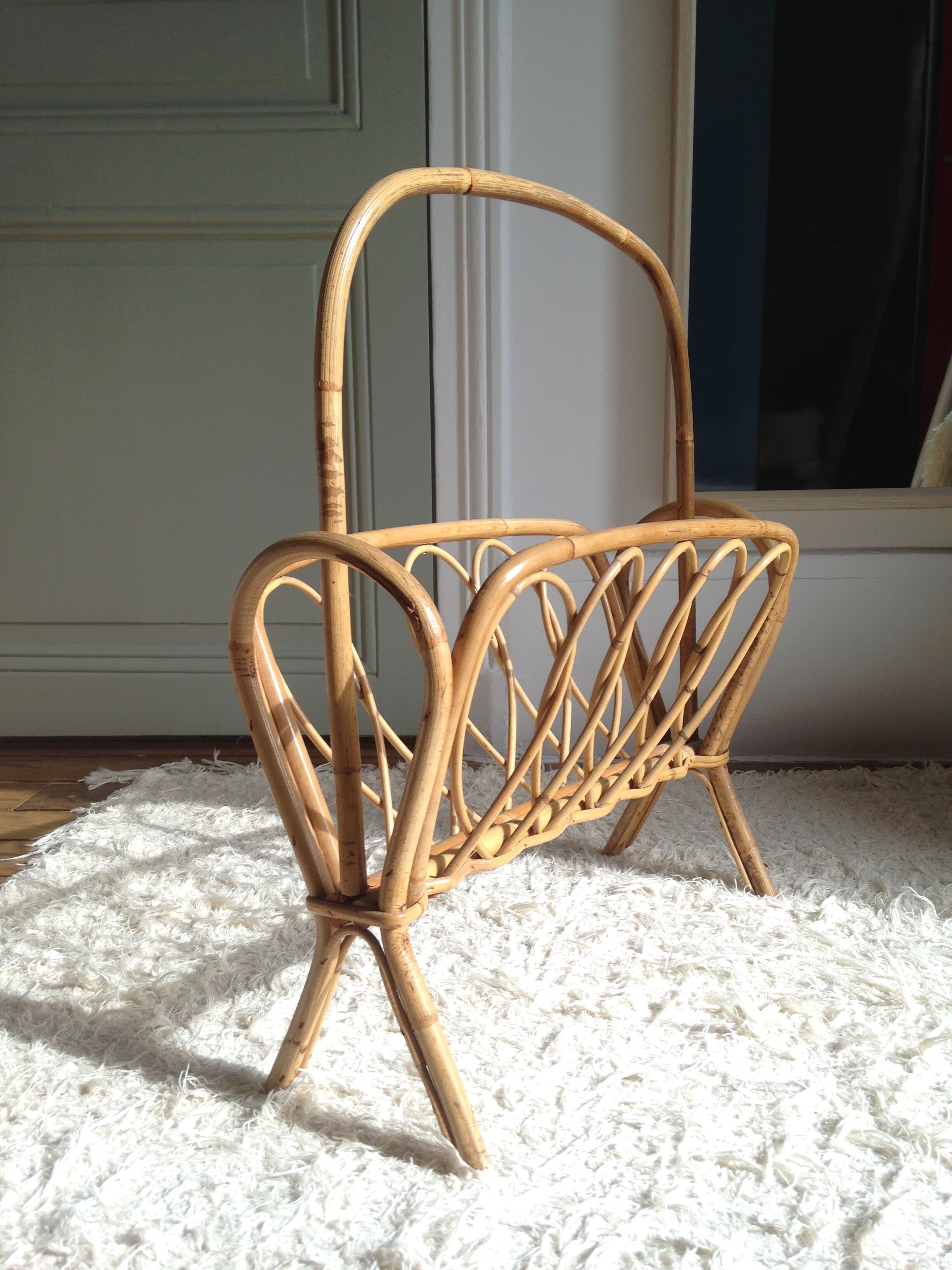 Rattan vintage magazine rack