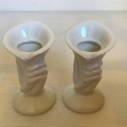 Paire de petits vases bougeoirs mains