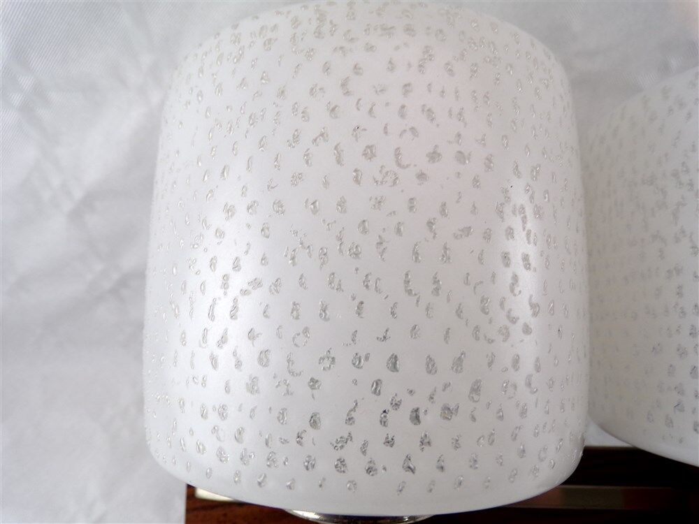 Applies double teak and chrome metal