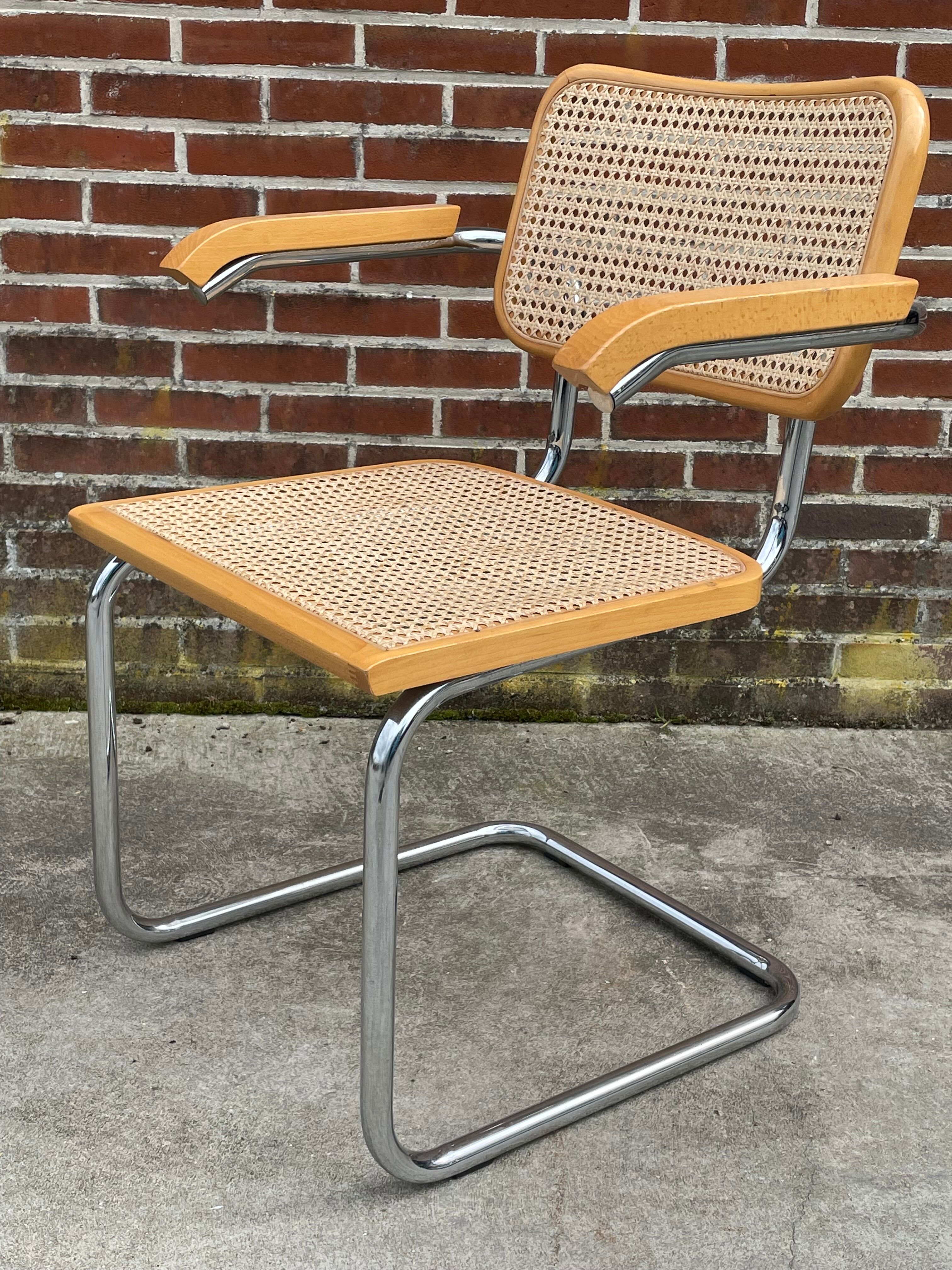 Cesca chair B64 with armrests by Marcel Breuer Design
