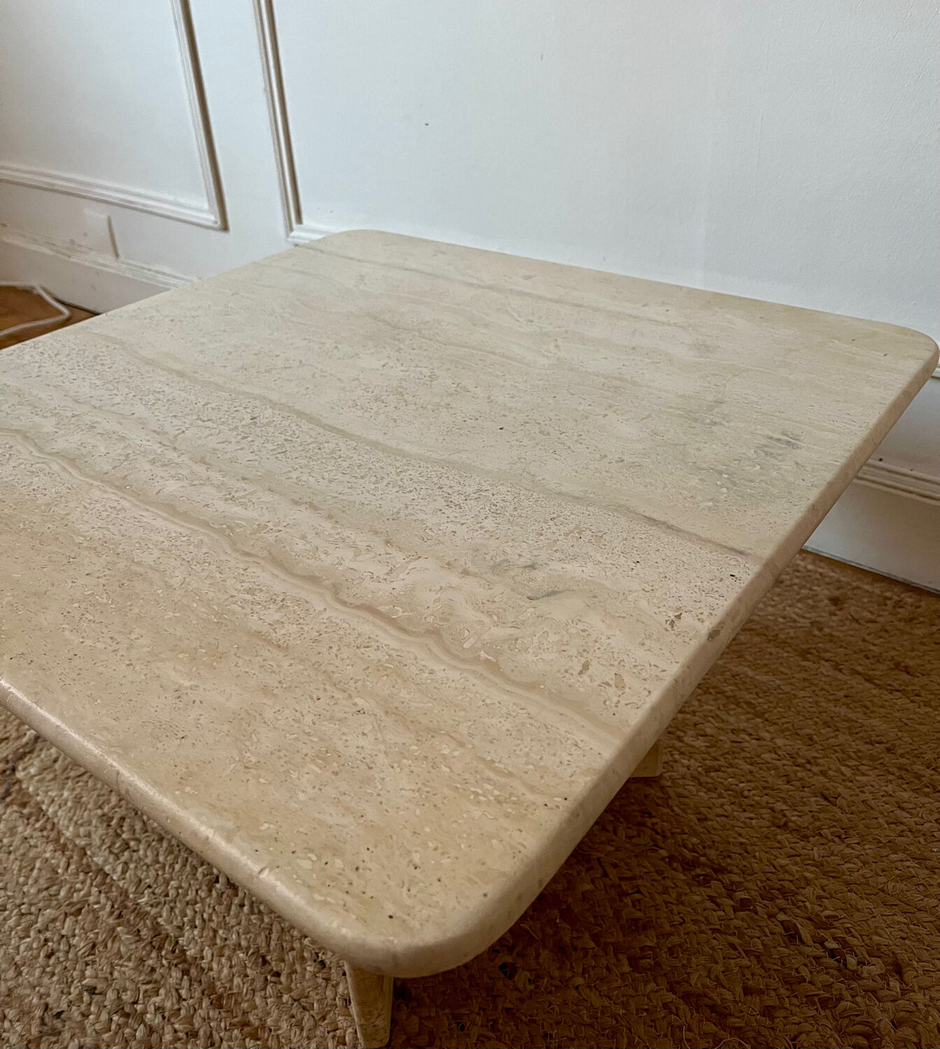 Square coffee table in travertine.