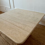 Square coffee table in travertine.