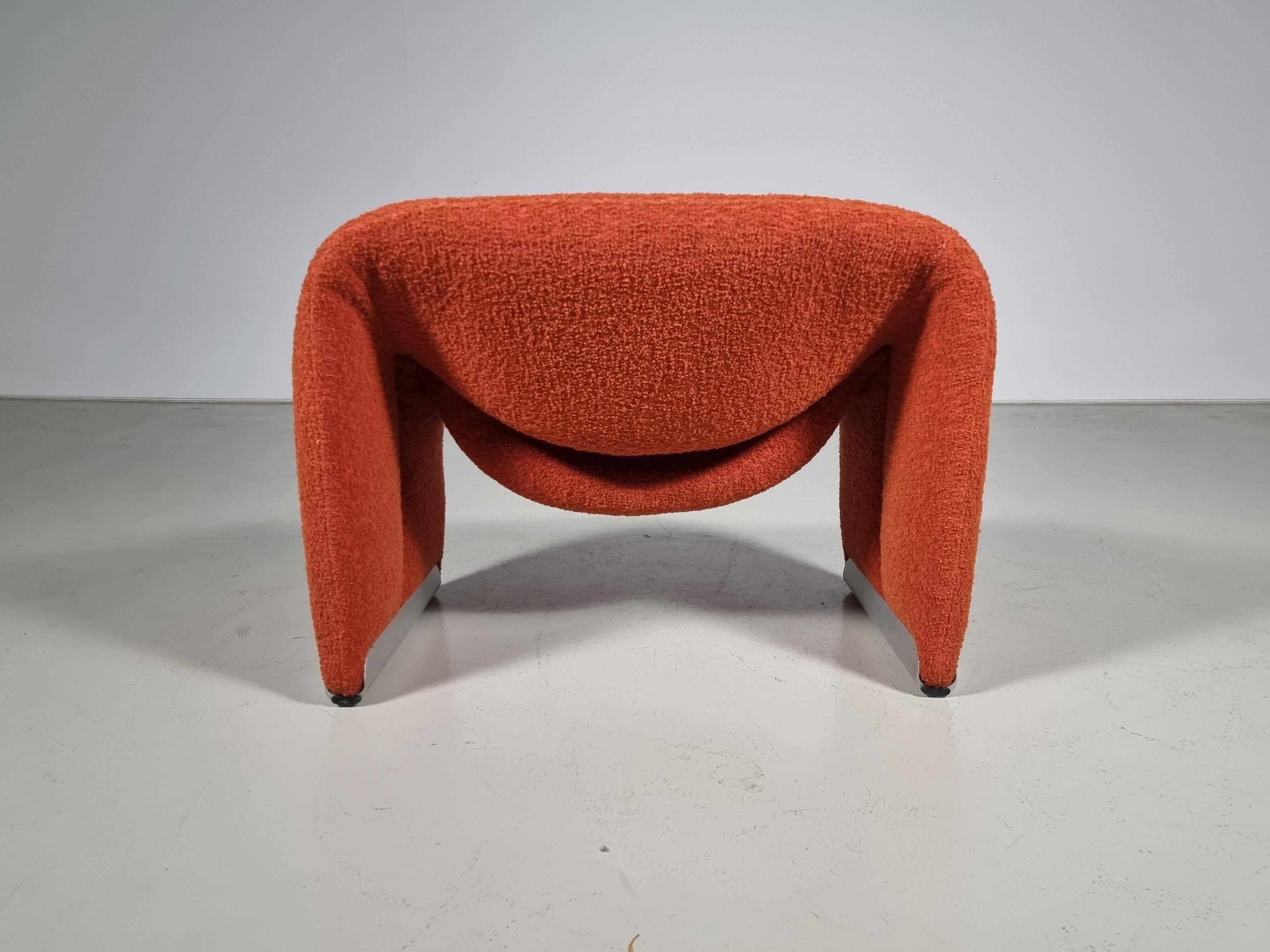 F598 Groovy 'M' chaise in orange/red bouclette by Pierre Paulin for Artifort, 1980