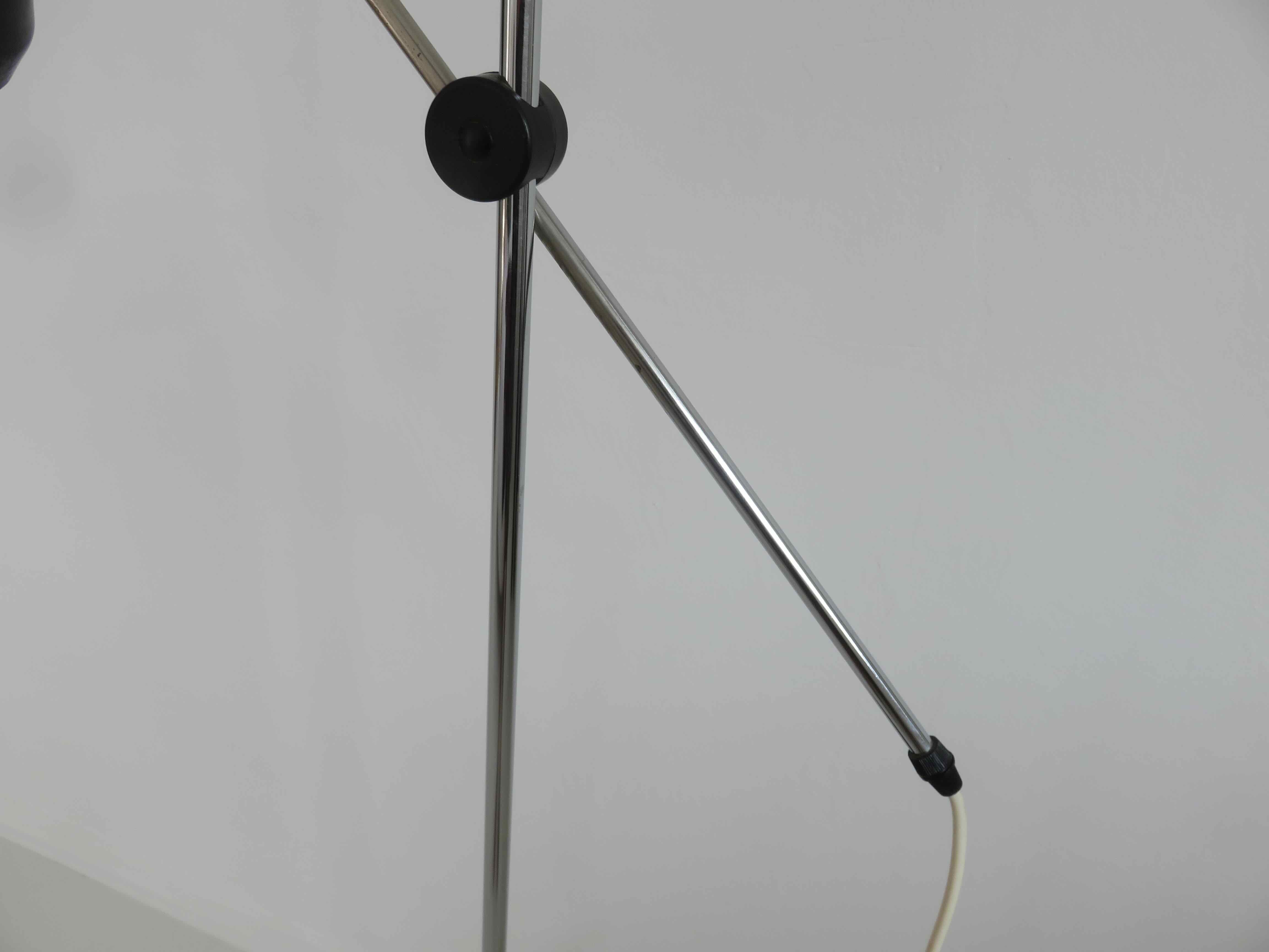 Balance floor lamp in chromed metal and black lacquered metal 60s