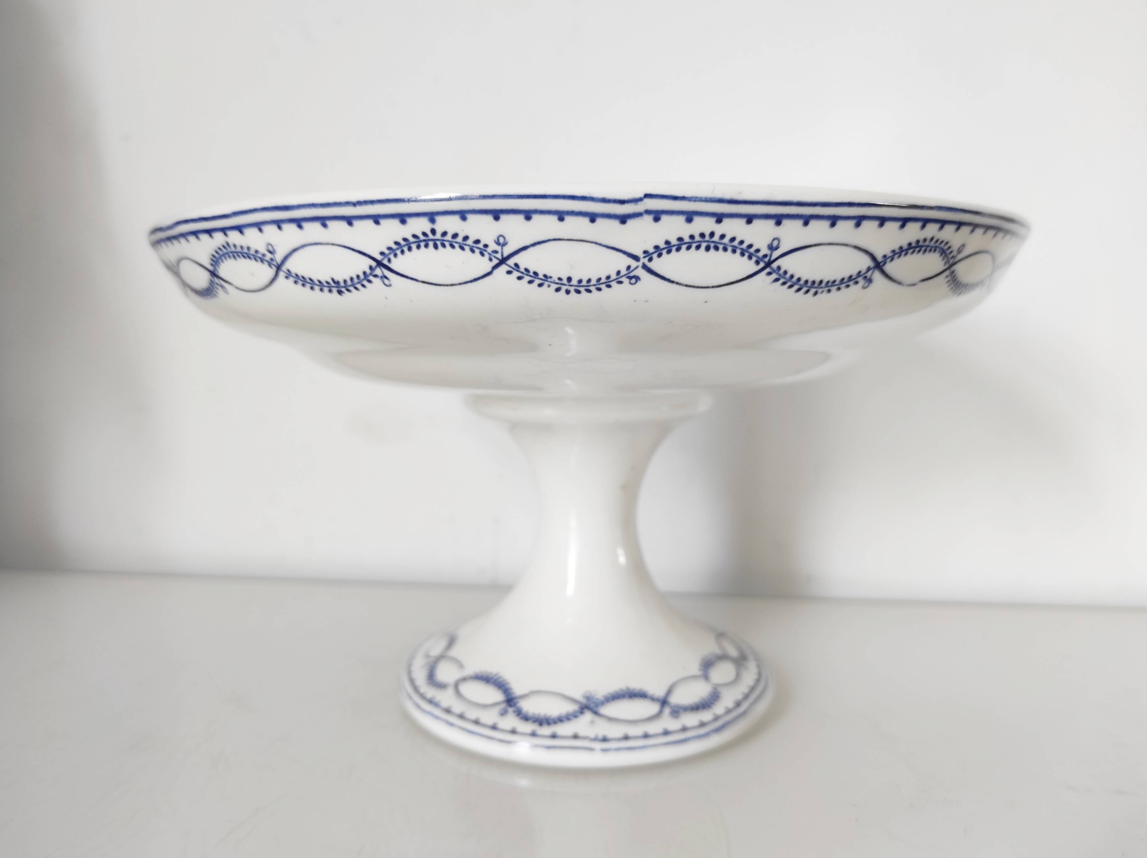 Boch Frères earthenware heeled dish