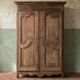 Armoire ou penderie française antique Louis XV rustique