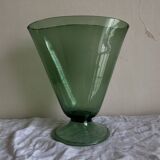 Italian Médicis neo-classical vase design 1960 in XXL blown green glass.