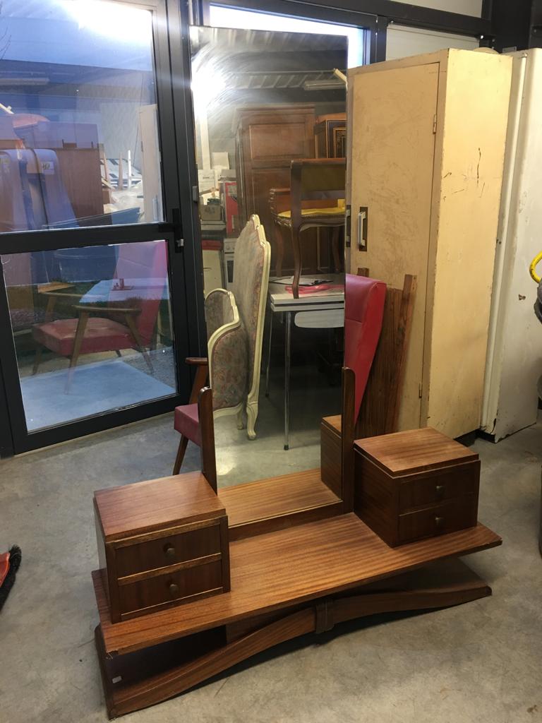 Vintage wooden hairdresser