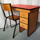 Teen desk and its chair