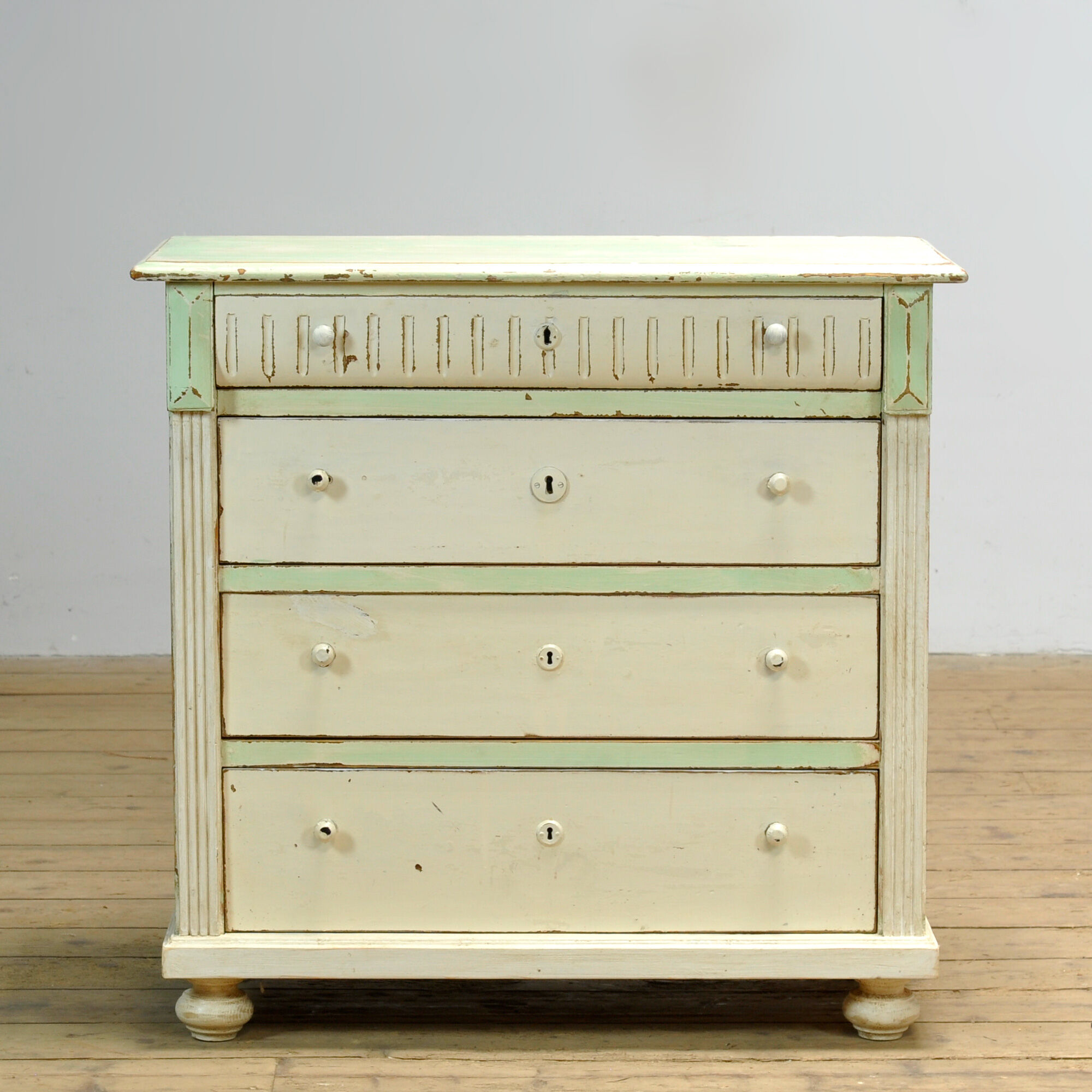 Commode en pin, vers 1910
