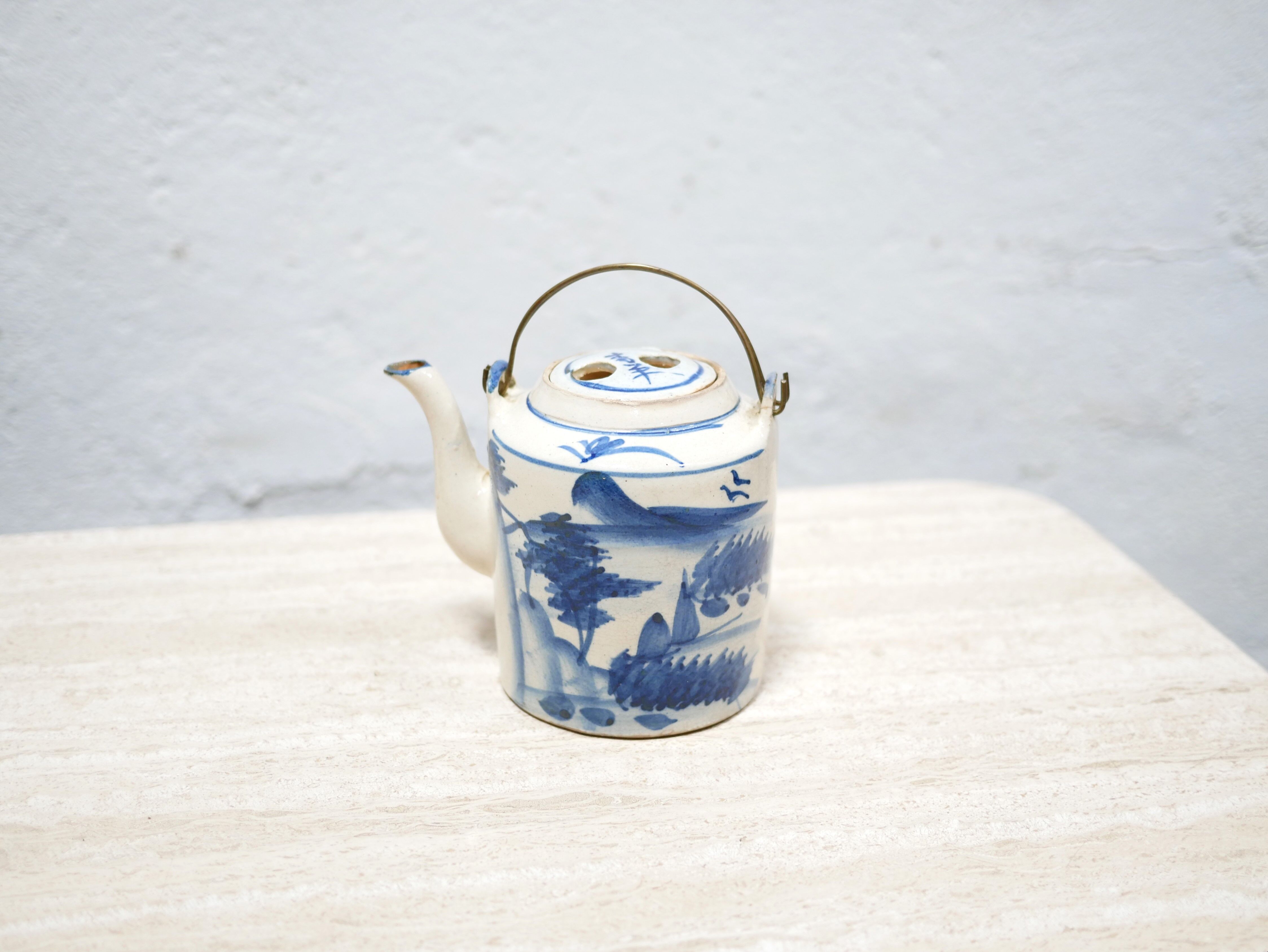 Théière chinoise ancienne en porcelaine