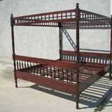 Canopy bed