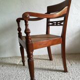 Captain chair