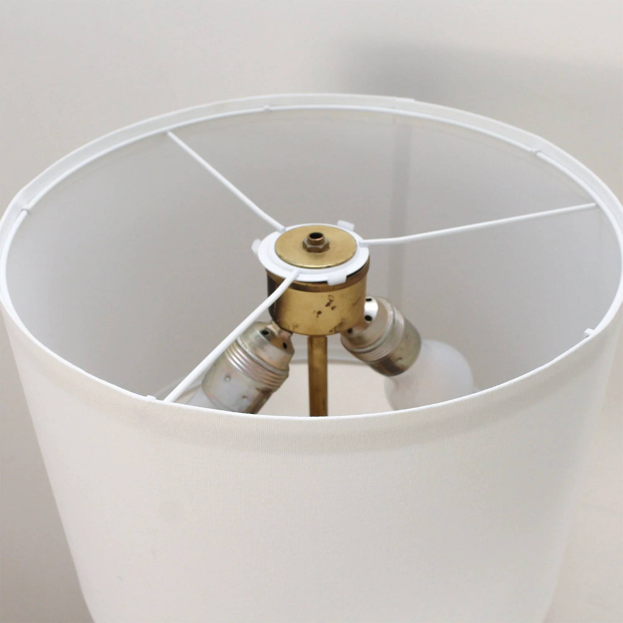 Lampe sur pied avec une base en céramique